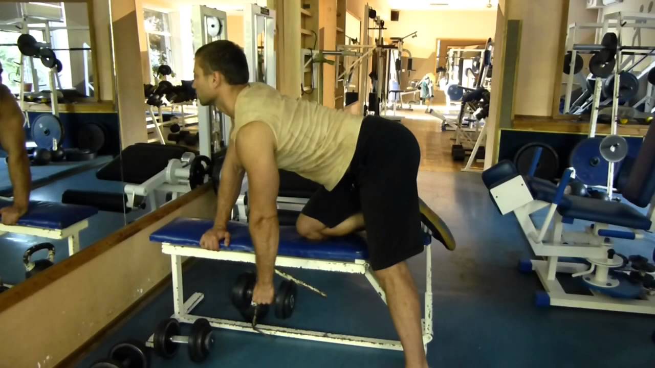 Тяга гантели к поясу в наклоне - YouTube