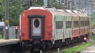 (4K) 513次 雙機E217-E232電力機車牽引八節莒光號與回送兩節環島之星Hello Kitty繽紛列車(35BCK10613, 35BCK10702進廠維修)停靠及離開竹北車站
