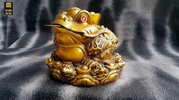 Cóc cõng đĩnh tiền. Chất liệu đồng hun