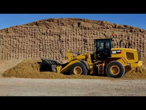 Cat® 930M Ag Handler Small Wheel Loader at Work