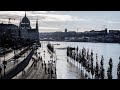 Budapest , il Danubio esonda. L&#39;acqua alta sommerge strade, argini e moli