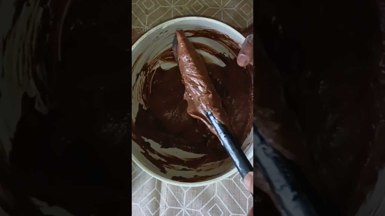 Bolo de chocolate com claras em neve