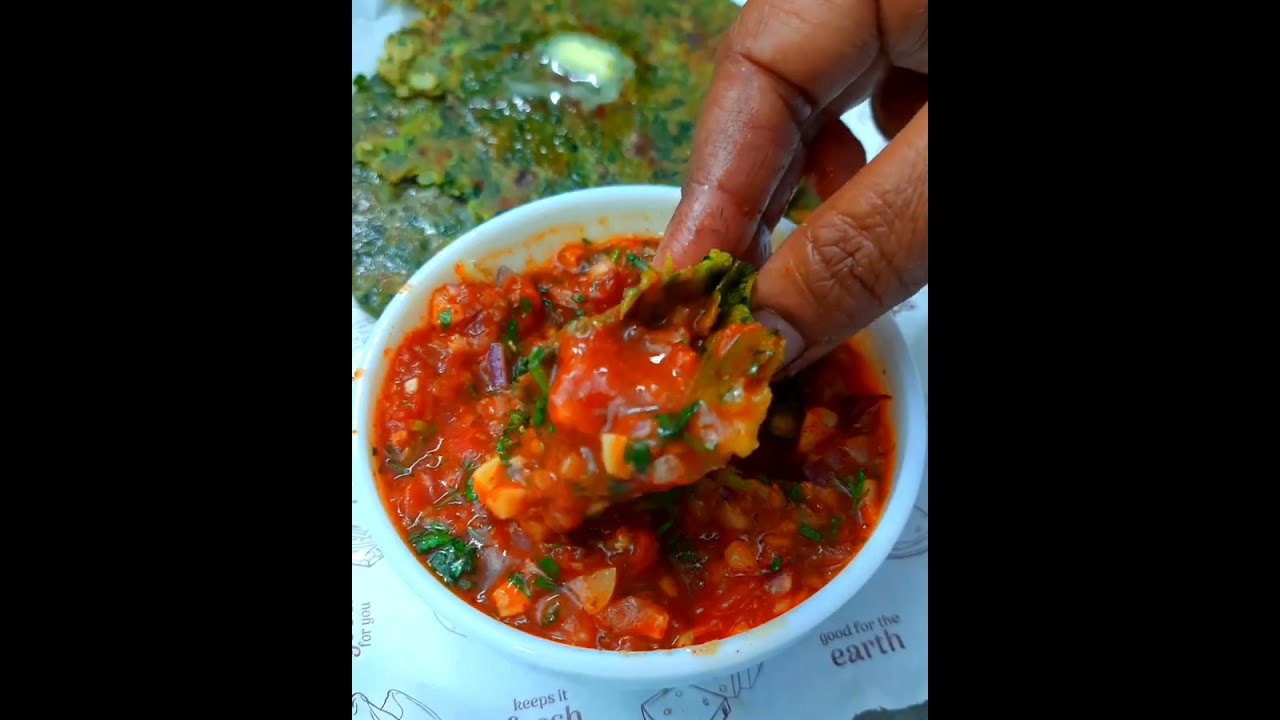 कल्पनेपेक्षा जास्त चविष्ट अणि पौष्टिक पराठा सोबत टोमॅटोची चटपटी चटनी | Aloo methi paratha recipe 