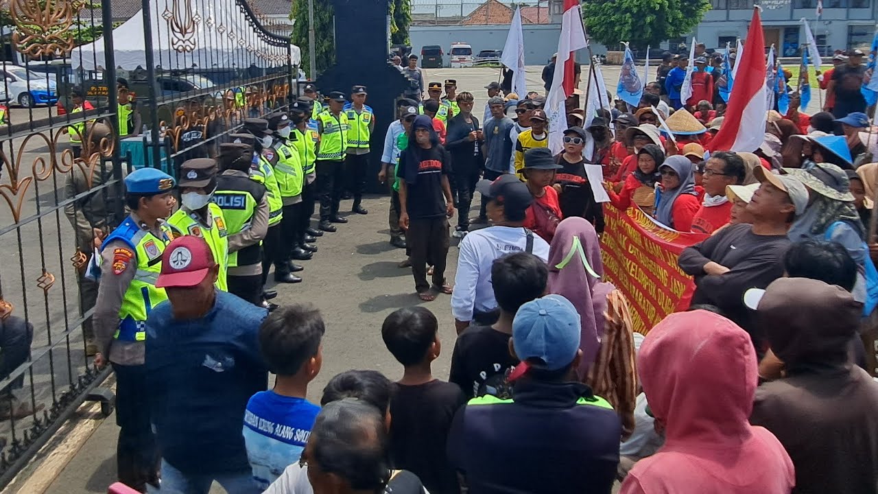 Demo Sengketa Lahan Kampung Laut Cilacap