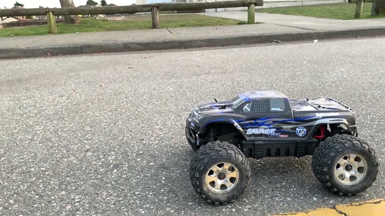 HPI Savage Flux 6S - bash at the track