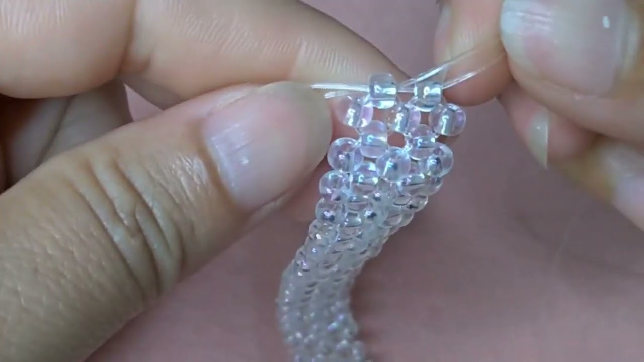 Pulseira entrelaçada dupla transparente e mega brilhante