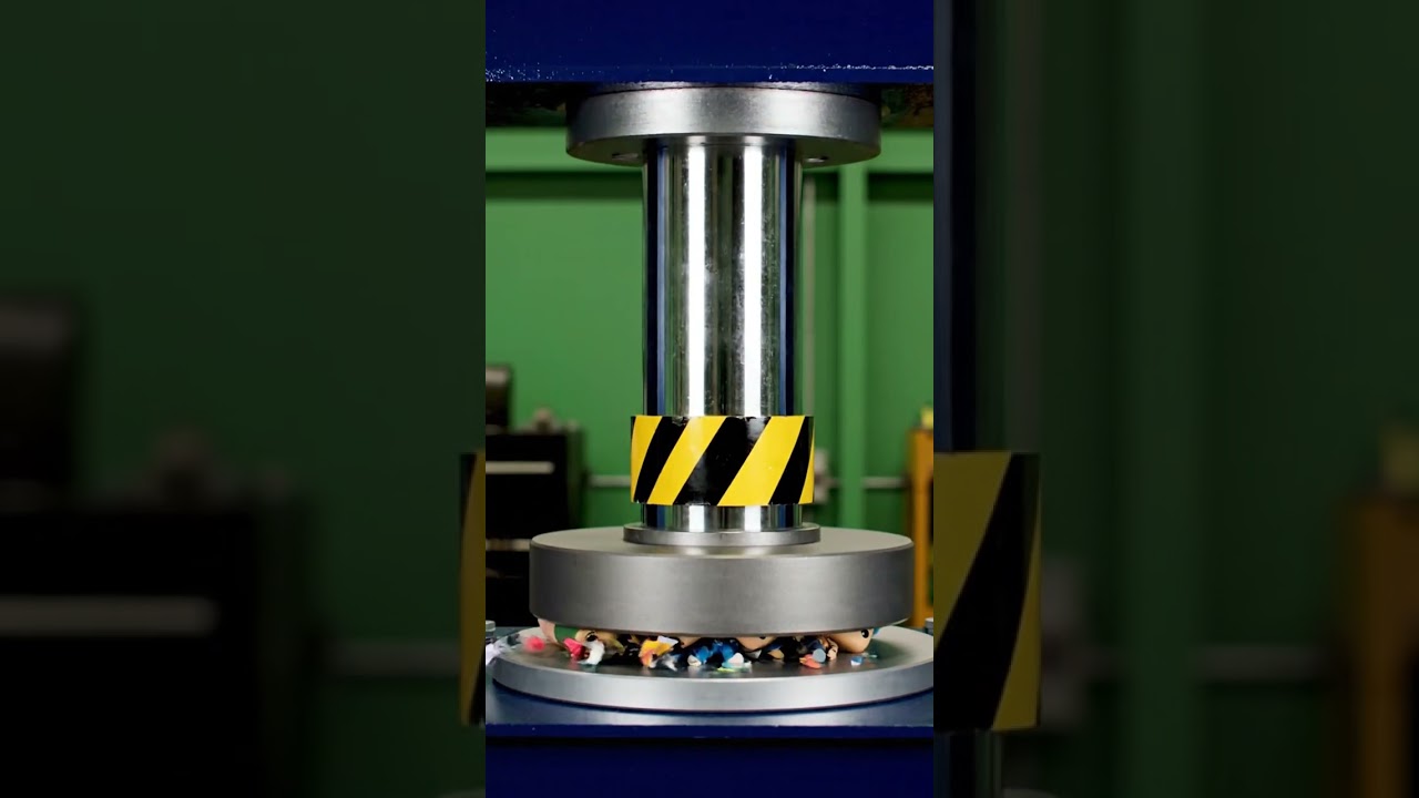 Monster High dolls VS Hydraulic Press 