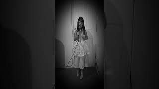 La Niña Maríana Le Canta Una Canción A Su Papá