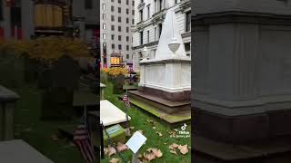 TRINITY CHURCH BURIAL GROUNDS - THE GRAVE OF ALEXANDER HAMILTON