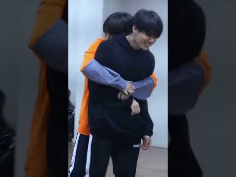 hits different when you realize jungkook pulled jimin into the hug 🥺 #jikook