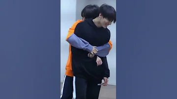 hits different when you realize jungkook pulled jimin into the hug 🥺 #jikook