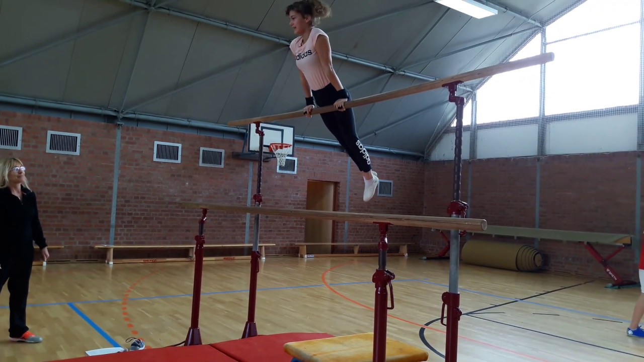 Stufenbarren Übung der 7. Klasse - 2019