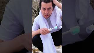 Αφού βρισκόμαστε σε ένα τροχόσπιτο για μια βδομάδα, ο Μπιλ θεωρήσει φυσιολογικό να πλυθεί στο ποτάμι