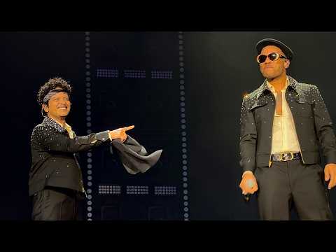 Bruno Mars & Anderson .Paak - Smokin Out the Window (Live from The Romantic Tour 2026, Paris, FR)