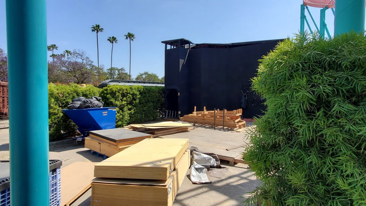 Knott’s Scary Farm 2021 Build Update: Xcelerator Site