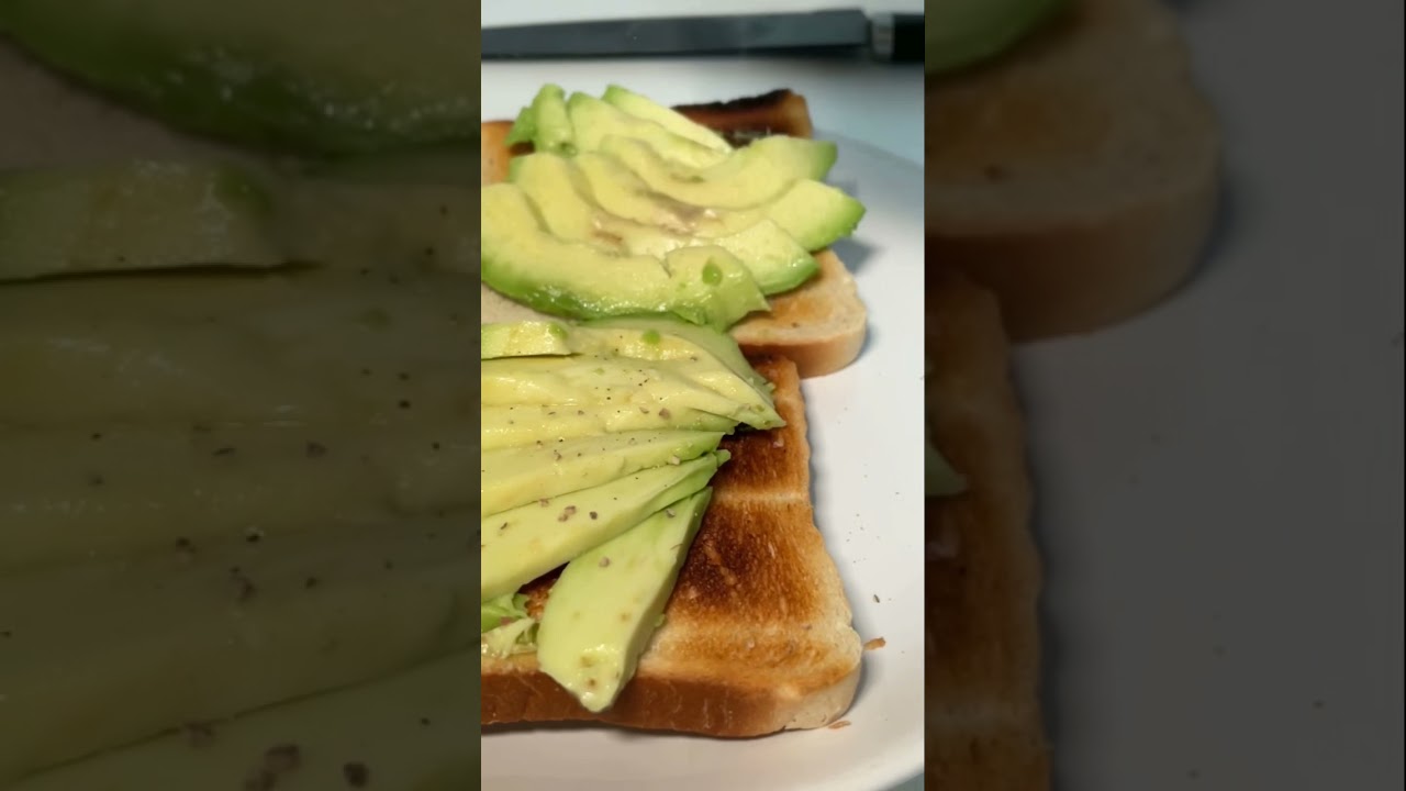 AVOCADO TOAST WITH FRIED EGGS || Yolk Drip || ShirEats’ Cooking 