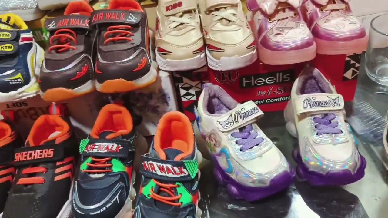 آج ہم بازار گئے جوتے لینے 