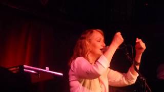 Joan Osborne at Cafe Istanbul 2018-04-29 RAINY DAY WOMEN #12 & 35