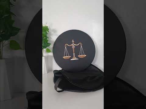 لوحة فخم لشعار ميزان العدالة 