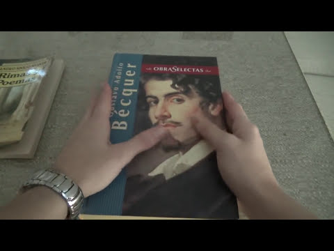 (Asmr) jugando con un libro / tapping book