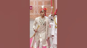 Ishaan Khatter & #TheRoyals Cast in an EPIC Music Video for #WhoRulesTheWorld 🔥| Netflix India