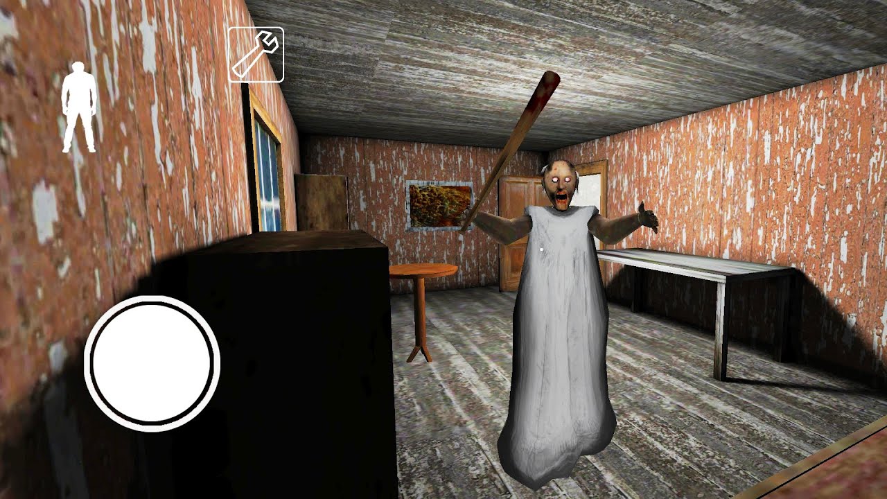 “When Granny Tries to HUG You In Horror Game' 😂💀