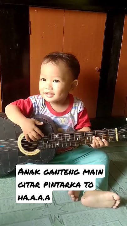 anak ganteng main gitar