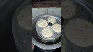 🤔 MTR ki Idli Itni Soft ? 😍 #idli #recipe #food #southindianfood #idlisambhar #youtubeshorts