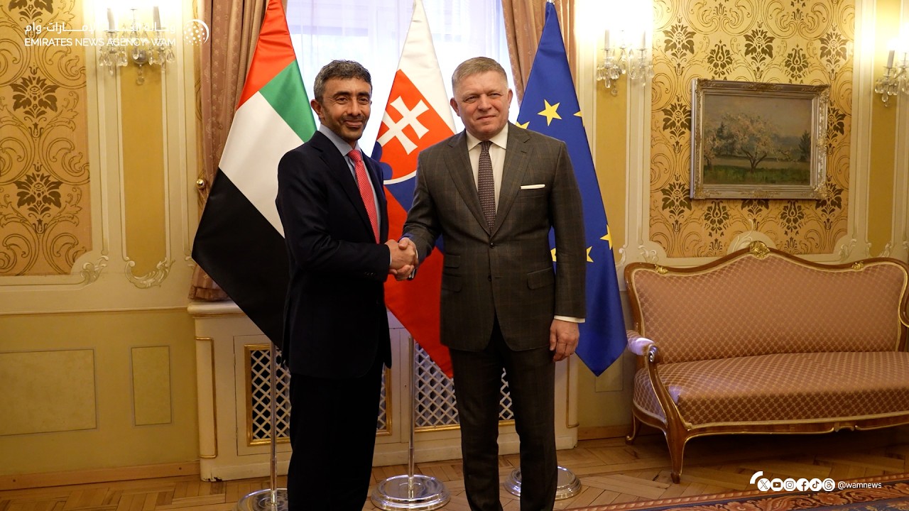 عبدالله بن زايد يلتقي رئيس وزراء سلوفاكيا خلال زيارة عمل إلى براتيسلافا