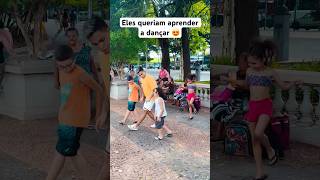 Ensinei As Crianças A Dançar