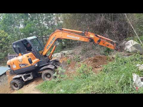 Video Máy xúc Doosan đào và san gạt đất - youtube
