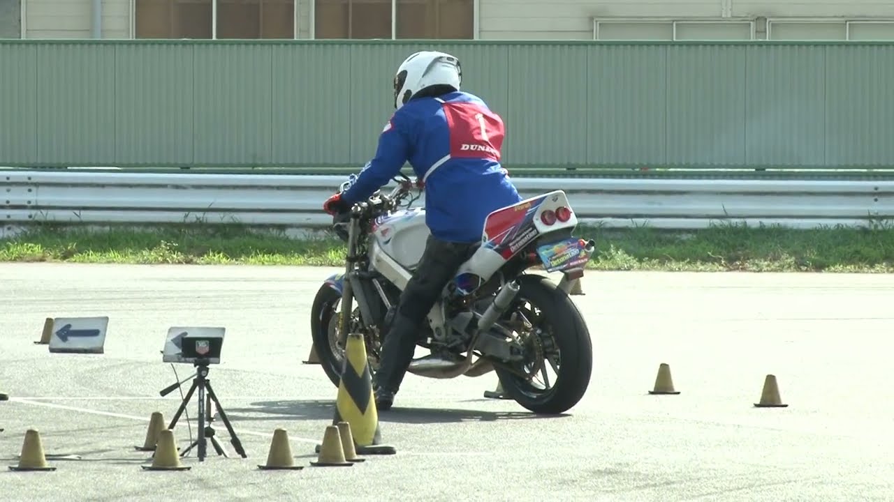 26 Dunlop Tsukuba 3 A 8 Okamura 選手 DR-Z h 2 & A 1 Ikeda 選手 NSR