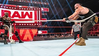 That time there was a tug of war on Raw: On this day in 2019 Resimi