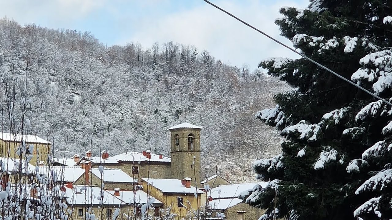 Raggiolo, Tuscany, Italy 🇮🇹🏔