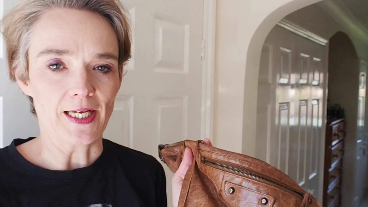 Balenciaga Hobo and whats in my bag - YouTube