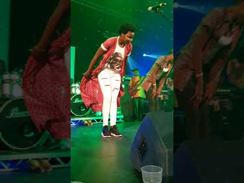 Selmor Mtukudzi performing