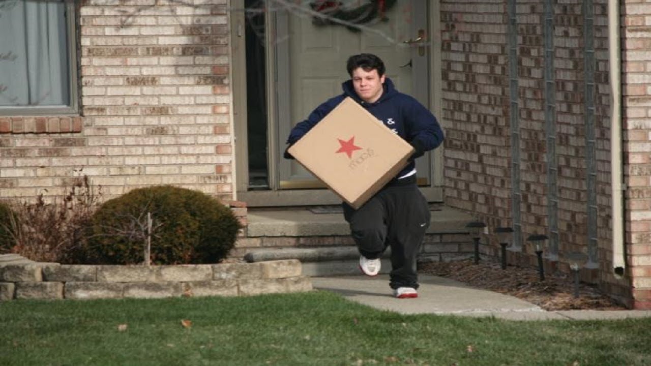 Christmas Holiday Package Thief Caught On Camera - YouTube
