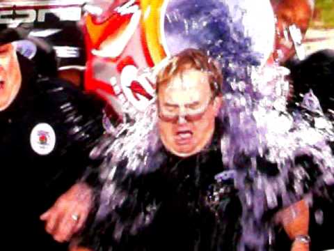 TCU Coach Gary Patterson gets drenched after scold...