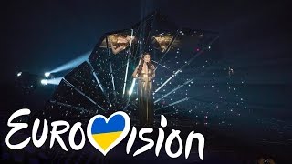 United Kingdom: 'Never Give Up On You' | Lucie Jones - Eurovision 2017: Grand Final - BBC