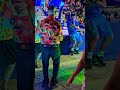 vean este bailarín bailando al son de esta buena #música 🎶🎵👍#shorts #baile #short #show #viral