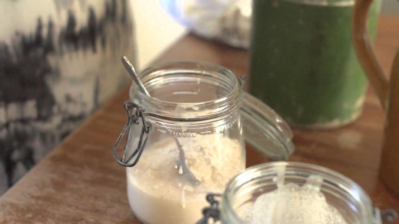 How to refresh a sourdough starter 