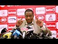 MWENYEKITI WA BODI CRESCENTIUS MAGORI AKIZUNGUMZA NA WAANDISHI MAMBO MBALIMBALI KUHUSU KLABU 