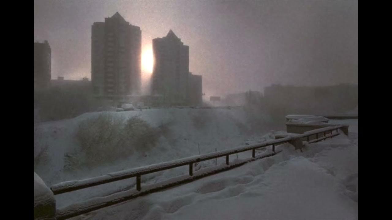 Норильск сугробы. Суровая зима. Далекий город суровая зима. Суровая зима. Климат зимой воркута.