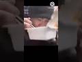 30代ホームレス男性の食事シーン#日本 #東京 #ホームレス #食事 #飯テロ ##shorts #video