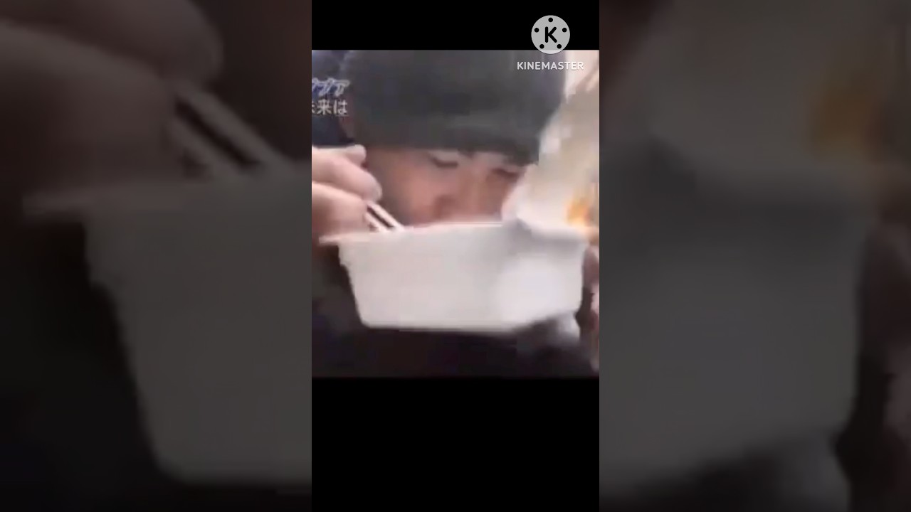 30代ホームレス男性の食事シーン#日本 #東京 #ホームレス #食事 #飯テロ ##shorts #video