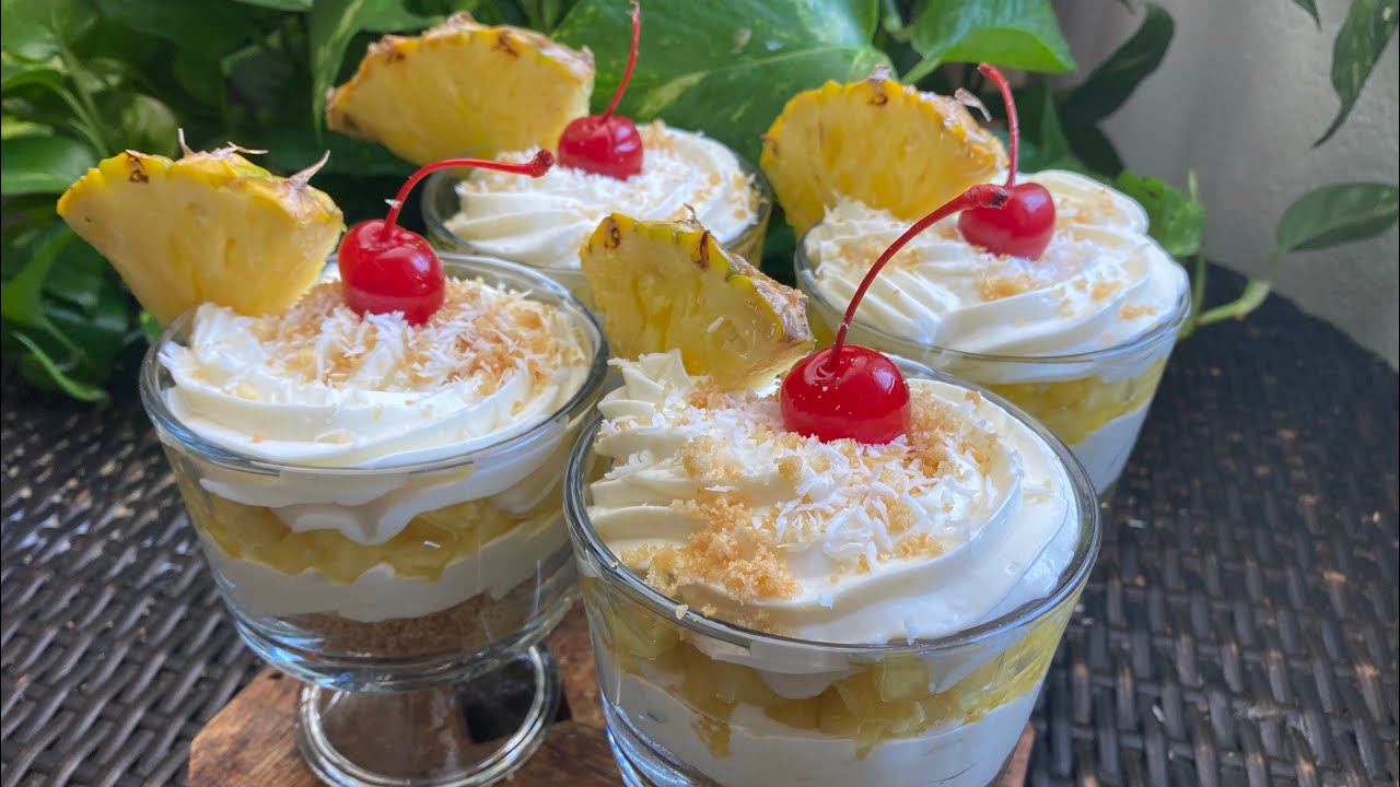 Vasitos de cheesecake de piña colada