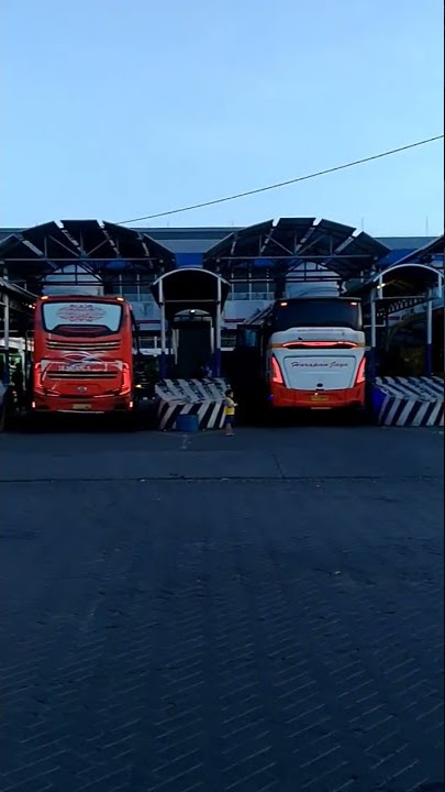 'Suasana Sore Hari Di Terminal Purabaya Bungurasih'