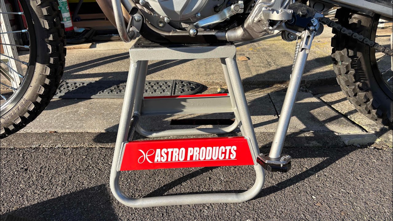 アストロプロダクツのメンテナンススタンドの使い方（オフ車用