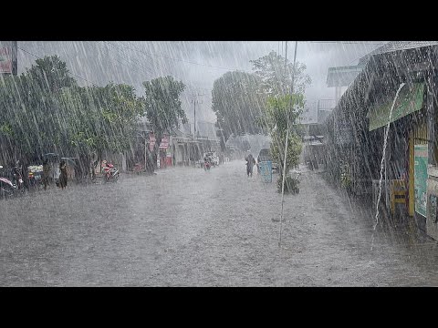 The biggest super crazy rainstorm in history in the village, strong winds and destructive lightning
