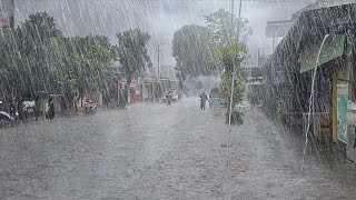 The biggest super crazy rainstorm in history in the village, strong winds and destructive lightning